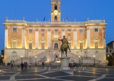 Das römische Rathaus mit der Reiterfigur des Marc Aurelius auf dem Kapitolinischen Hügels, auch Kapitol genannt.