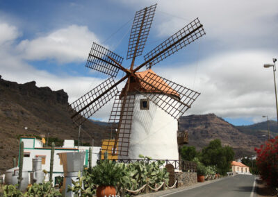 Die Windmühle Molino de Viento ist das Wahrzeichen von Mogán. Du findest sie an der Landstraße nach Mogán.